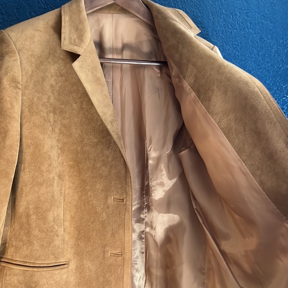 Lined suede camel blazer. - Picture 3 of 8